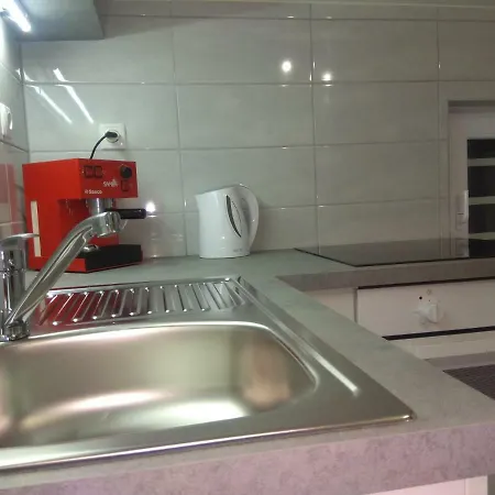 Lorber House Stinjan